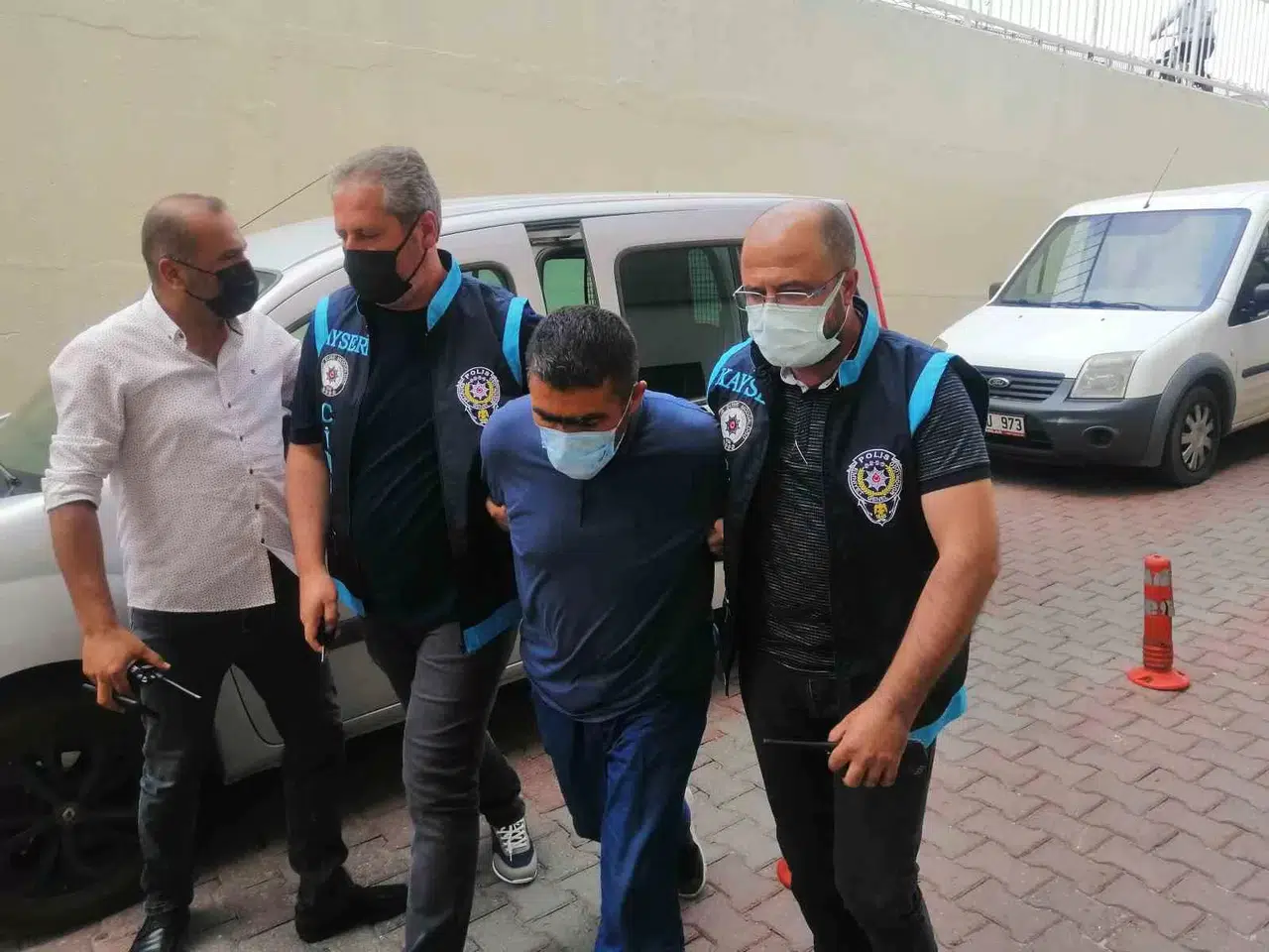Ağabeyi ve Yengesini Öldüren Sanık, Kız Kardeşini Öldürdüğü Teziyle Hakim Karşısında