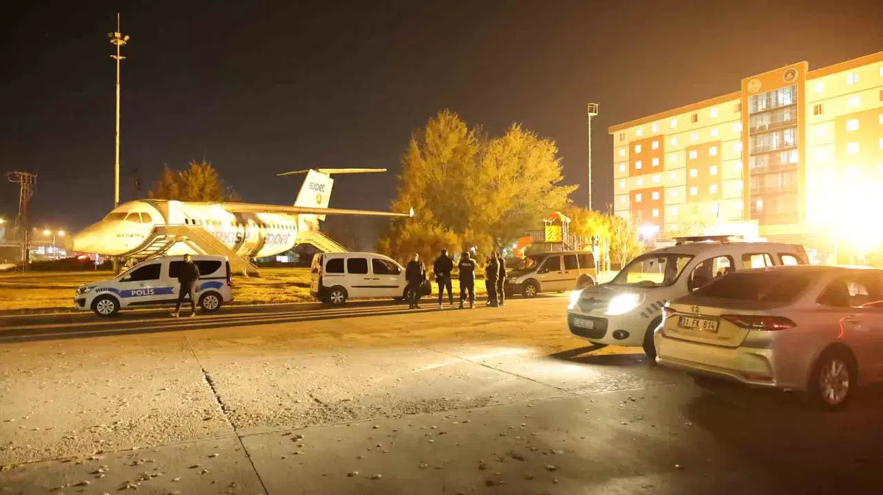 Aksaray Polisinden Kız Öğrenci Yurtları Önünde Sıkı Kontrol