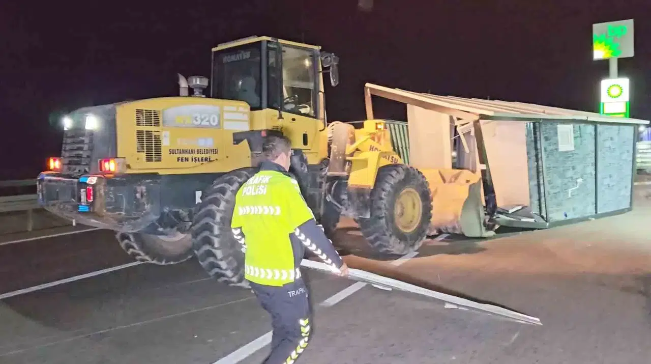 Aksaray’da Polisin Karayolunda Konteyner Gayreti