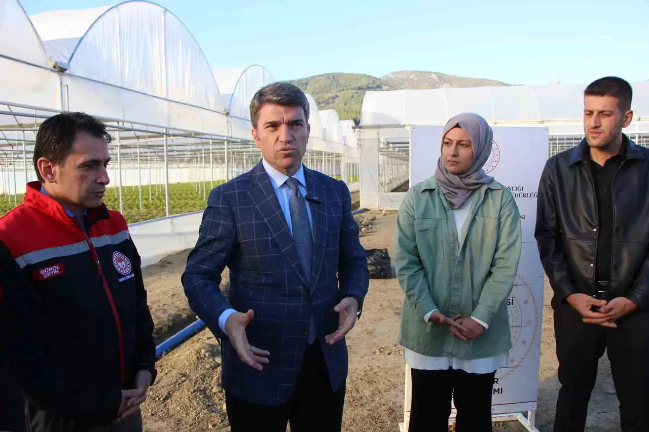 Amasya Valisi Bakan, Yeşilırmak Kıyısına Dökülen Soğan ve Patlıcanlarla İlgili Konuştu: "Yazık Günah, Bu Ulusal Servet"