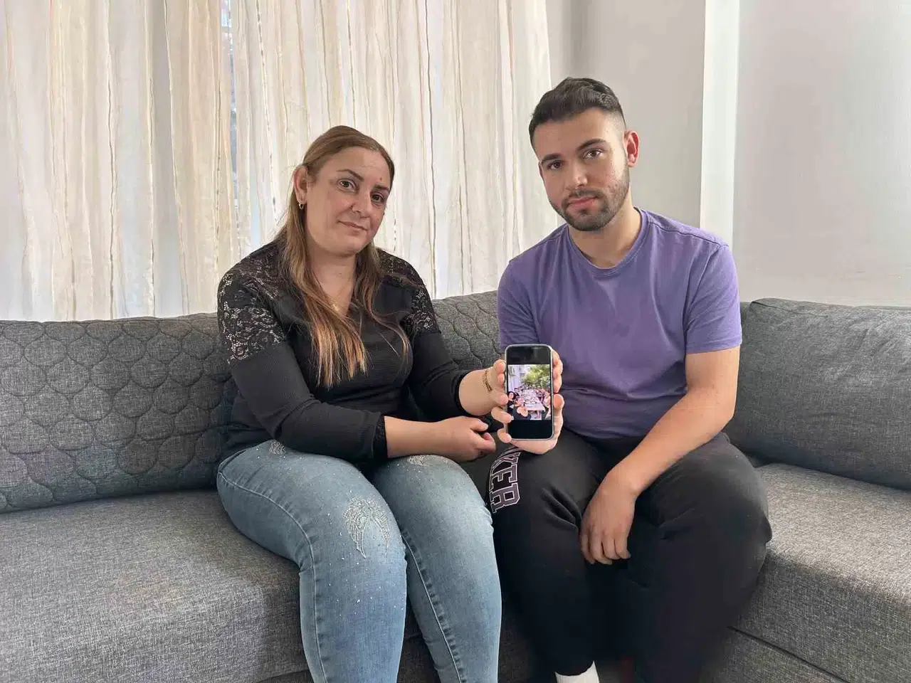 Annesine ve Kız Kardeşine Mezar Olan Binanın Enkazından 4 Gün Sonra Çıkarılan Genç Hayata Tutundu