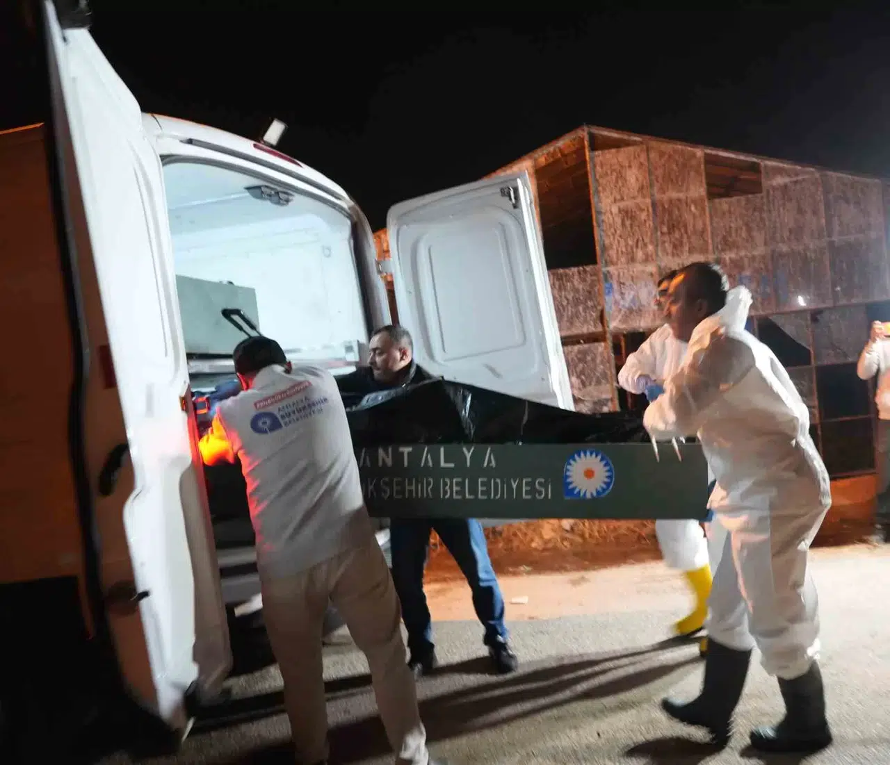 Antalya’da 2 Katlı Konutta Çıkan Yangında Genç Bayan Hayatını Kaybetti