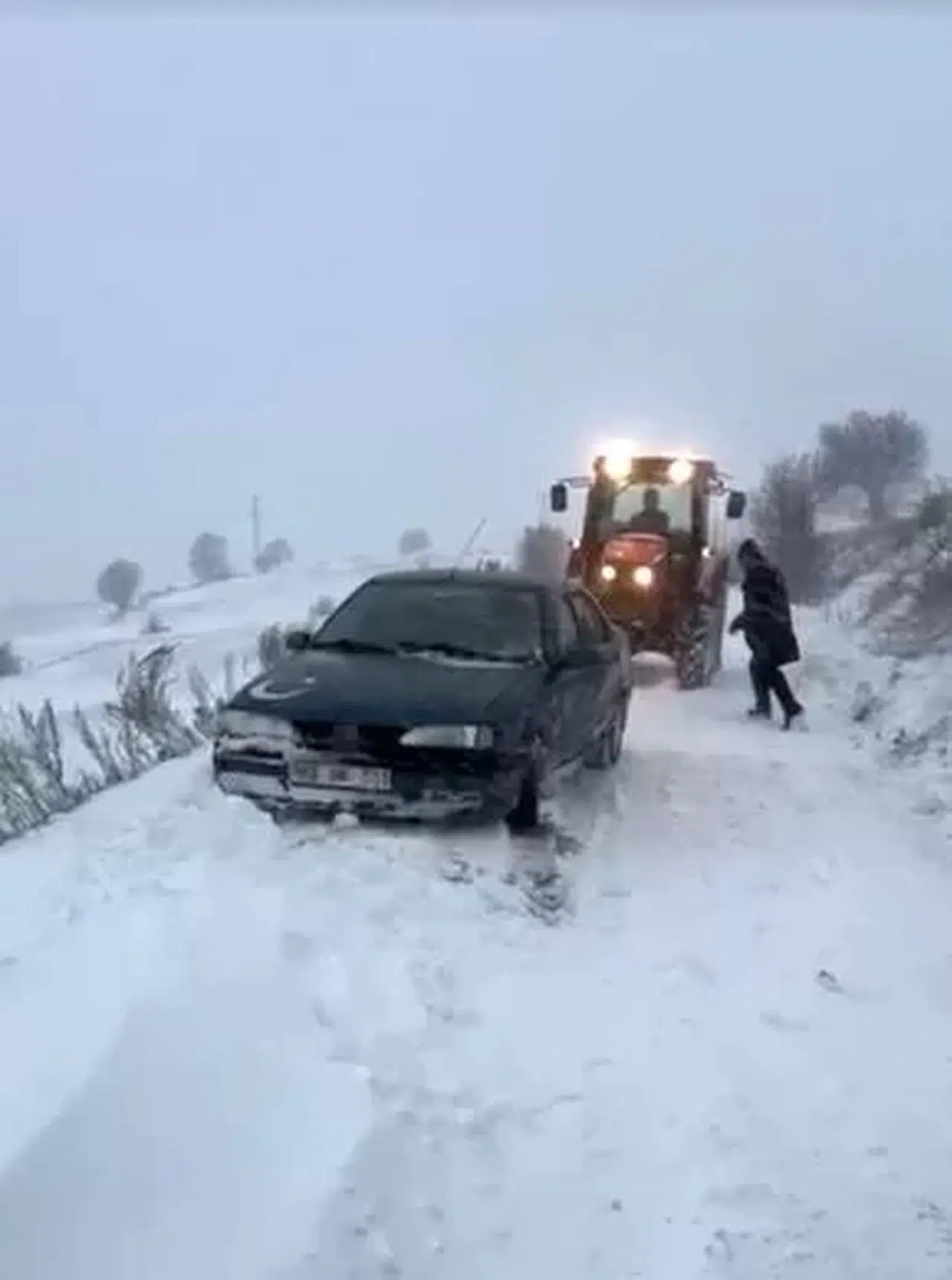 Ardahan’da Kar ve Tipide Yolda Mahsur Kaldılar