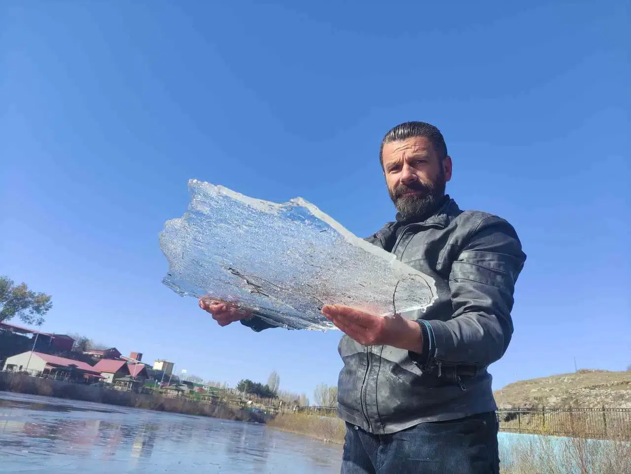 Ardahan’da Kura Irmağı Buz Tuttu