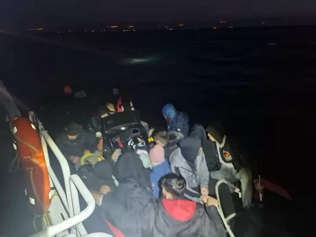 Ayvalık’ta 12’si Çocuk 27 Sistemsiz Göçmen Yakalandı