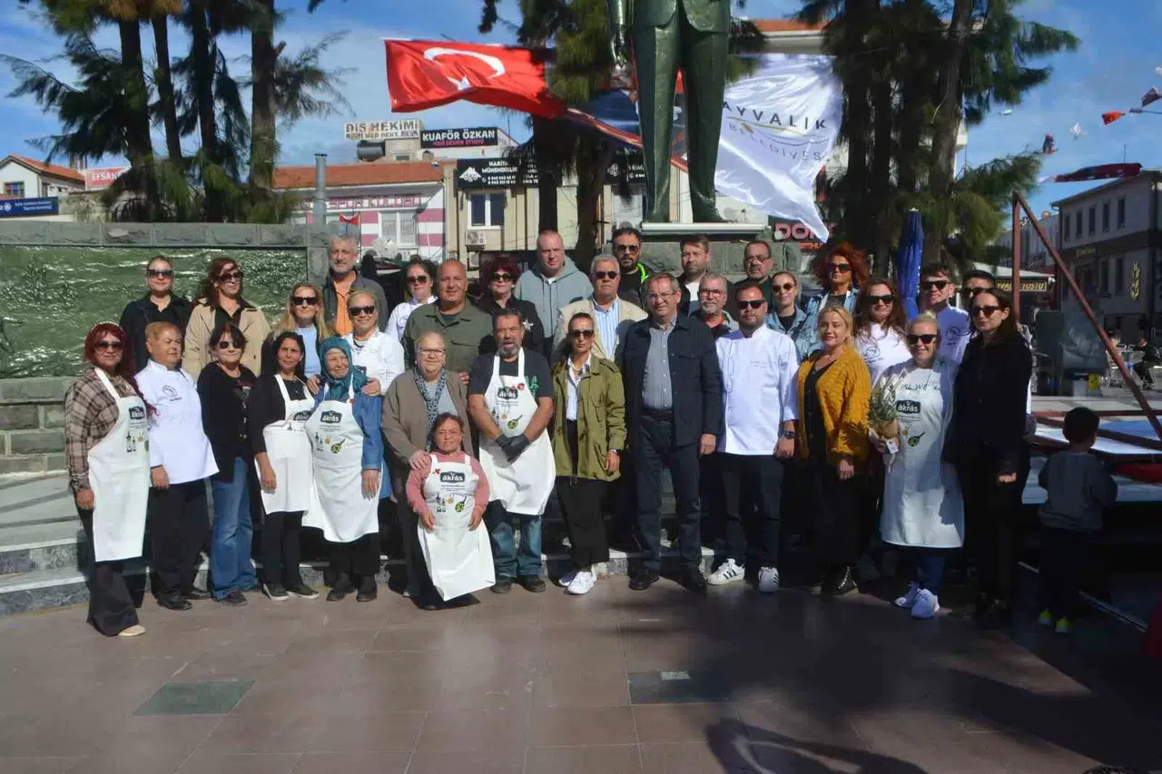 Ayvalık’ta Hasat Şenliğinde Düzenlenen Zeytinyağlı Mesken Yemekleri Müsabakasına İlgi Ağır Oldu