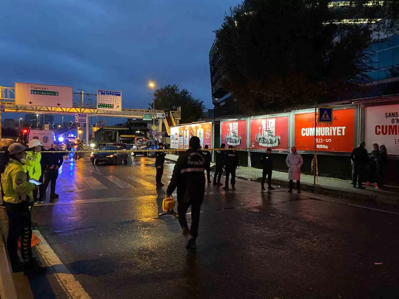 Bakırköy’de Trafik Kazasına Müdahale Eden Polis Gruplarının Ortasına İETT Otobüsü Daldı, 1 Polis Şehit Oldu