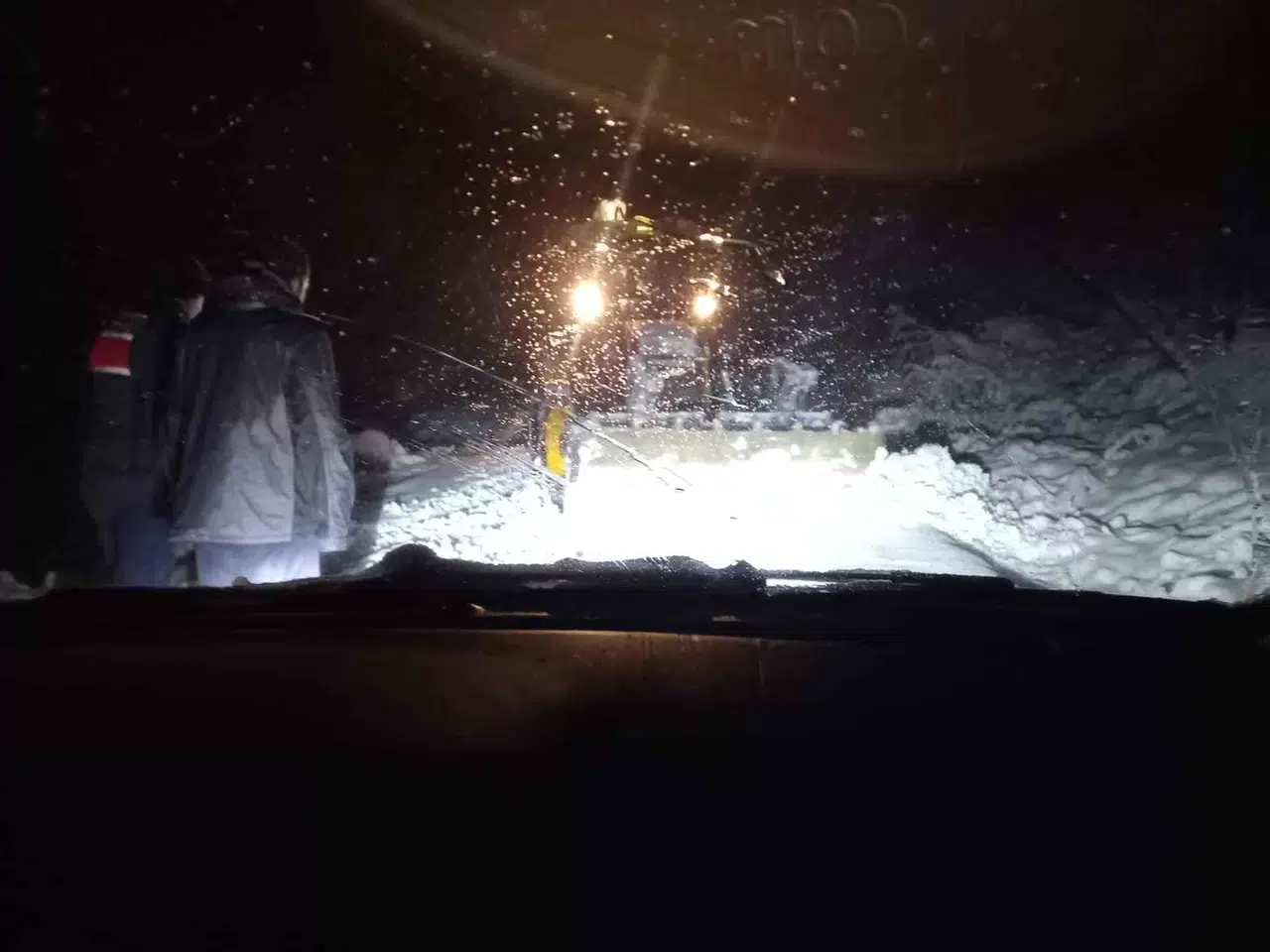 Bartın’da Kar Yağışı: Kimi Yolda Kaldı, Kimi Müzik Açıp Oynadı