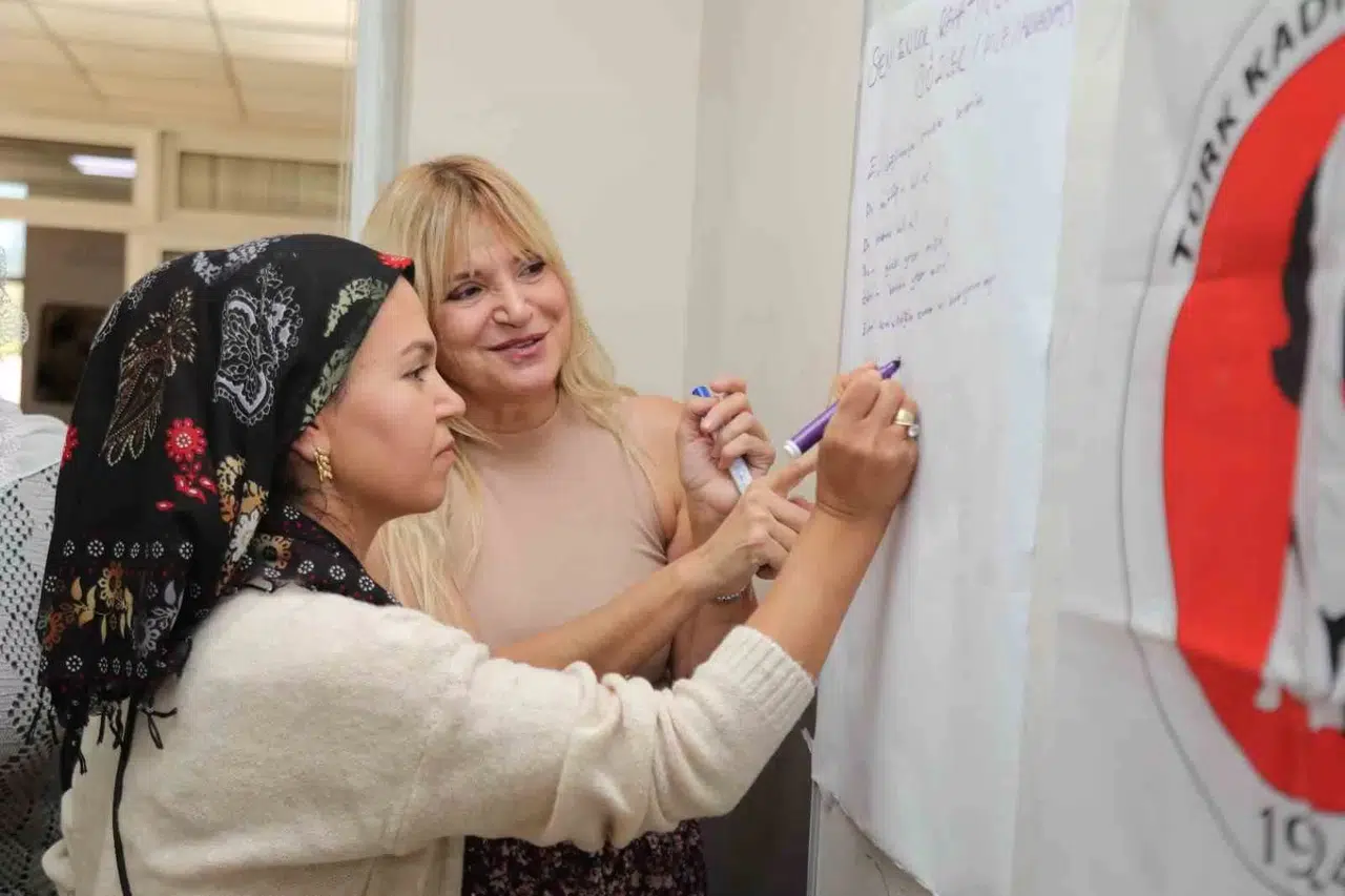 Bayraklı’da Bayanlar ’Ben de Varım’ Diyor