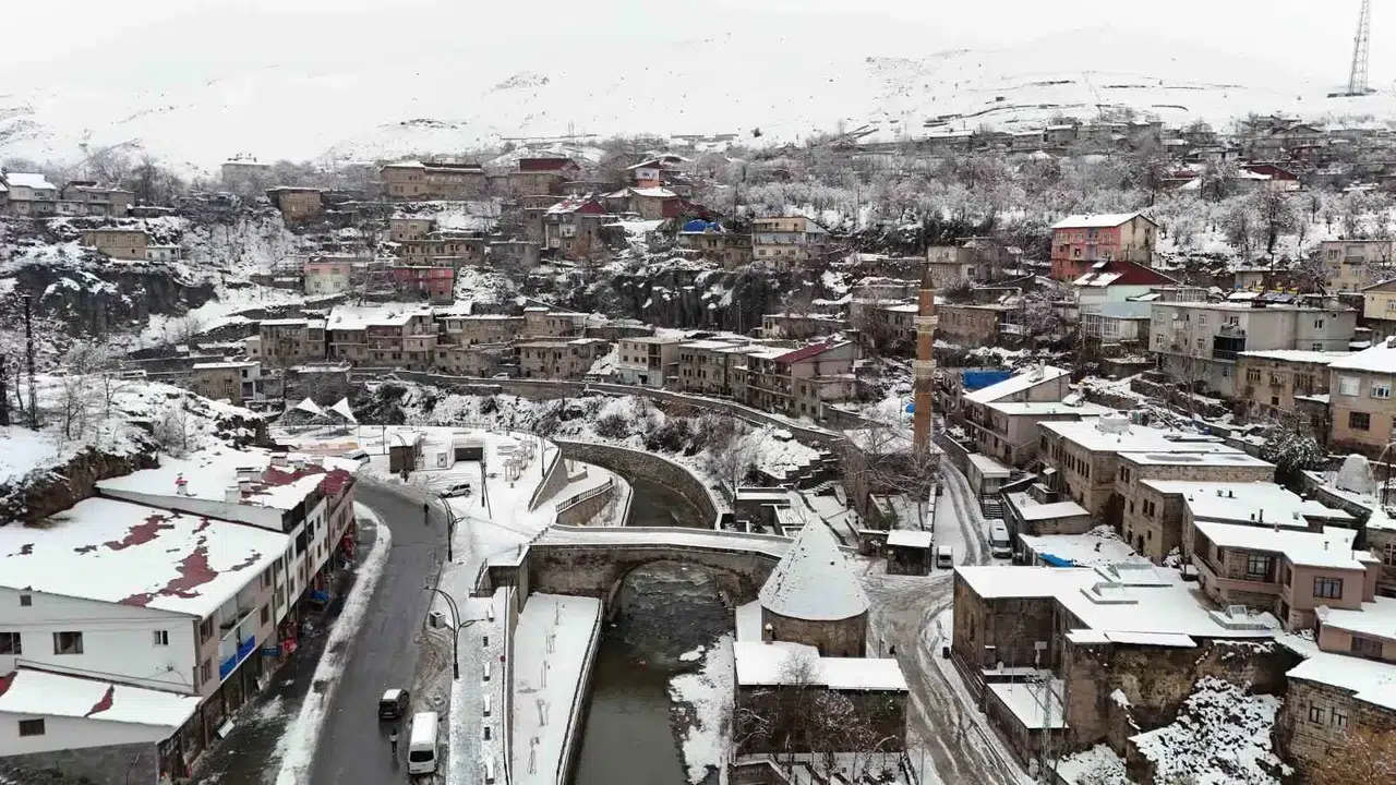 Bitlis’in Tarihi Yerleri Karda Kartpostallık İmgeler Oluşturdu
