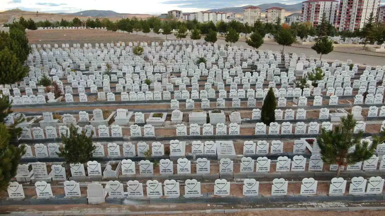 Bu Mezarlık Başkalarından Çok Farklı