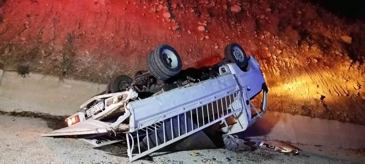 Burdur’da Arabanın Geriden Çarptığı Kamyonet Devrildi: 1 Yaralı