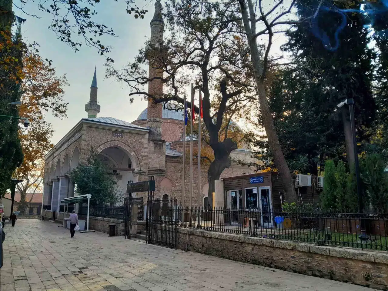 Bursa’da Ecdat Yadigarı Tarihi Cami ve Türbelerdeki Özel Güvenlikçiler Çekiliyor