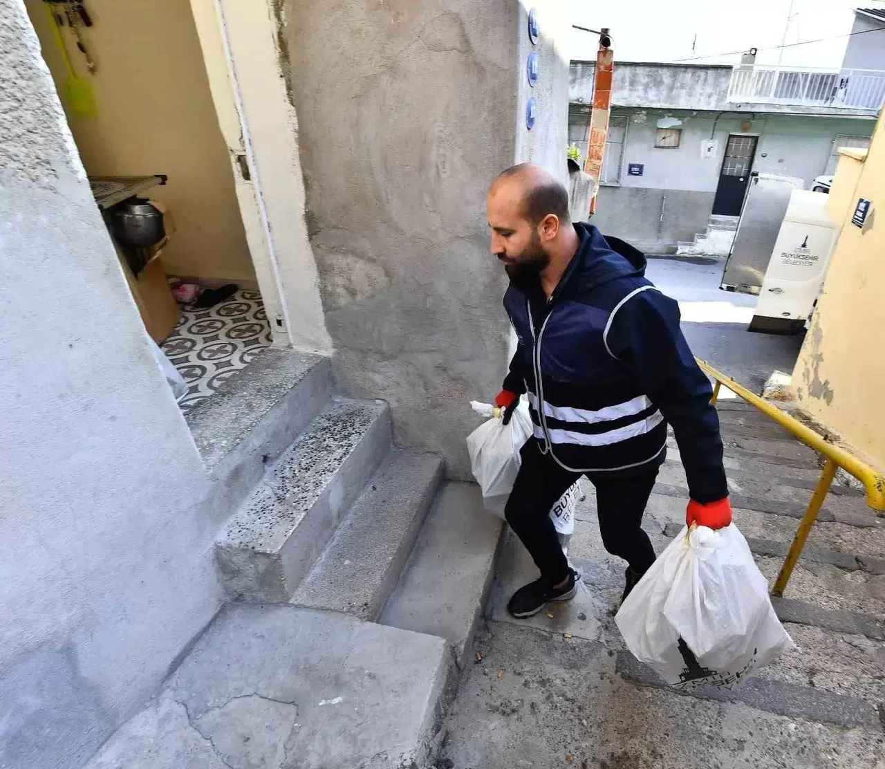 Büyükşehir’den Ailelere Kış Dayanak Paketi