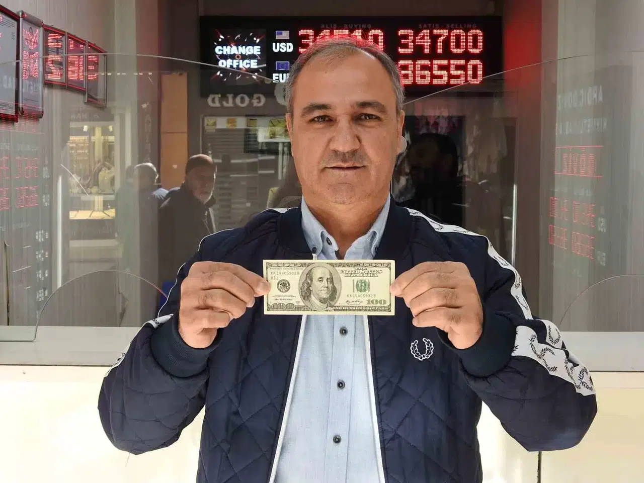 Dövizcilerden Uydurma Dolar Açıklaması