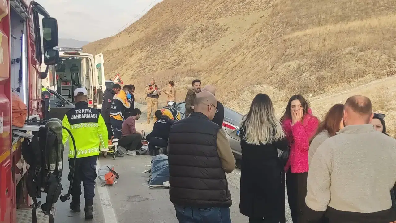 Erzurum’daki Kazada Can Pazarı Yaşandı: 2 Meyyit, 3 Yaralı