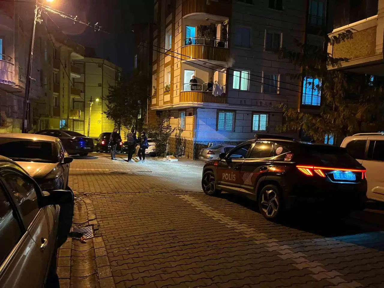 Esenyurt’ta Kardeş Cinayeti: Evvel Kardeşini Öldürdü, Akabinde Çocuklarıyla Kendini Meskene Kilitledi