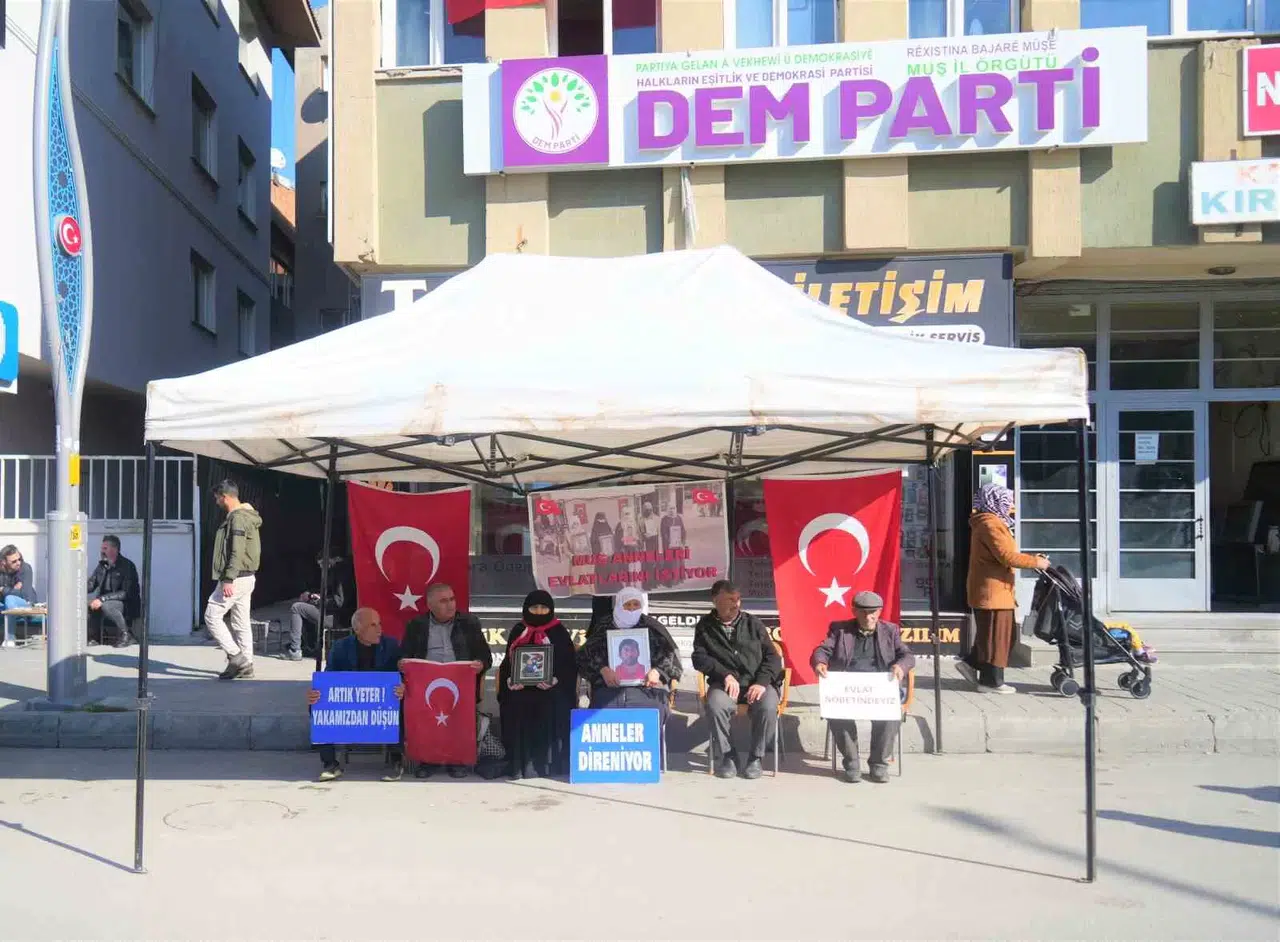 Evlat Nöbetindeki Baba: “Bahçeli’yi Yürekten Kutluyorum”