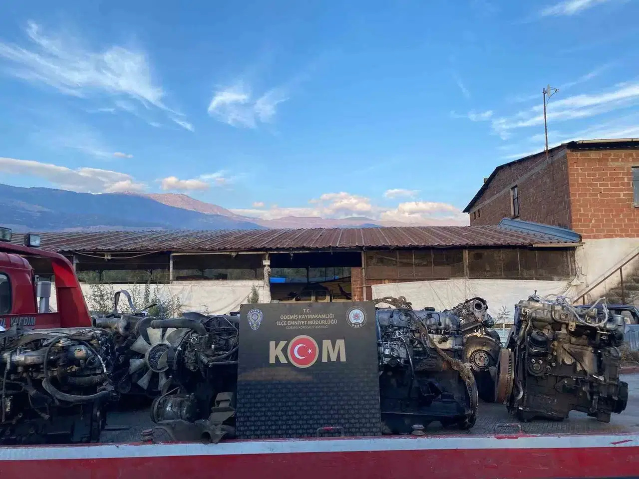 İzmir’de Oto Tamir Servisine Motor Şasesi Operasyonu