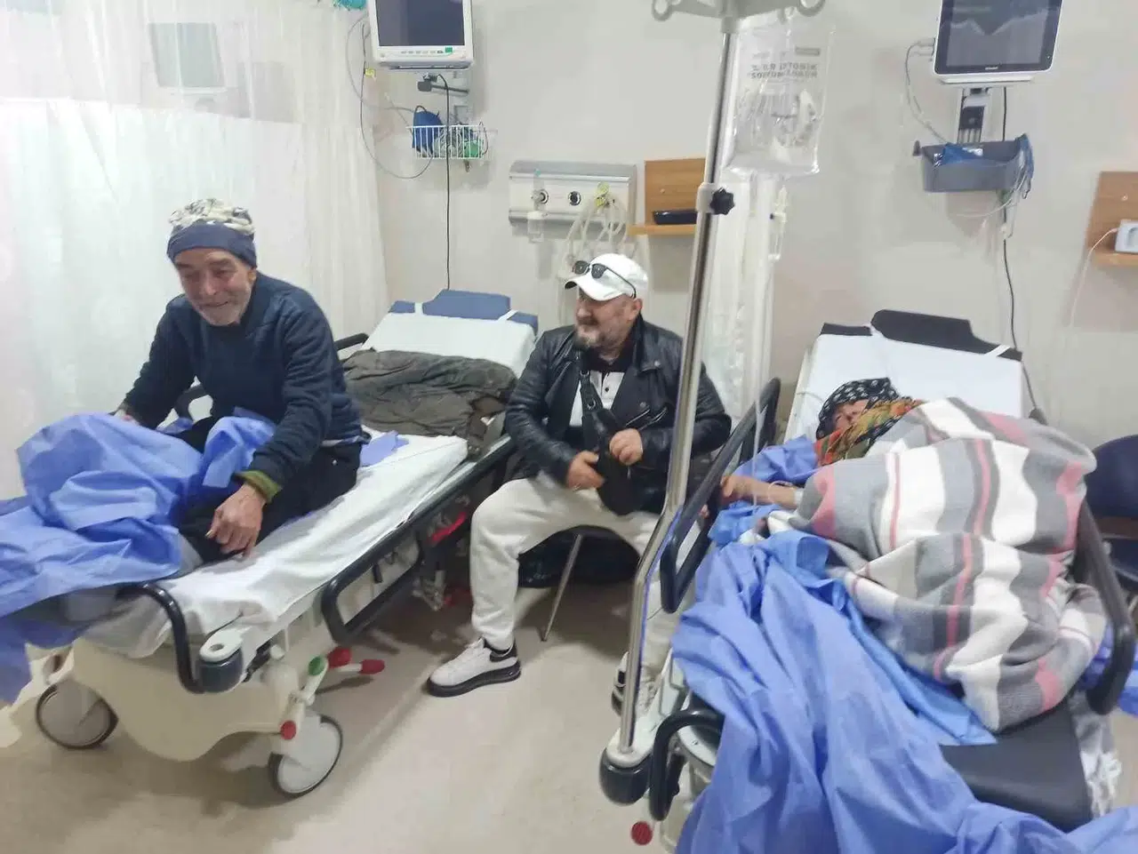 Kar Nedeniyle Yaylada Kaybolan ve Kuzularını Bir An Olsun Bırakmayan Yaşlı Çift O Anları Anlattı