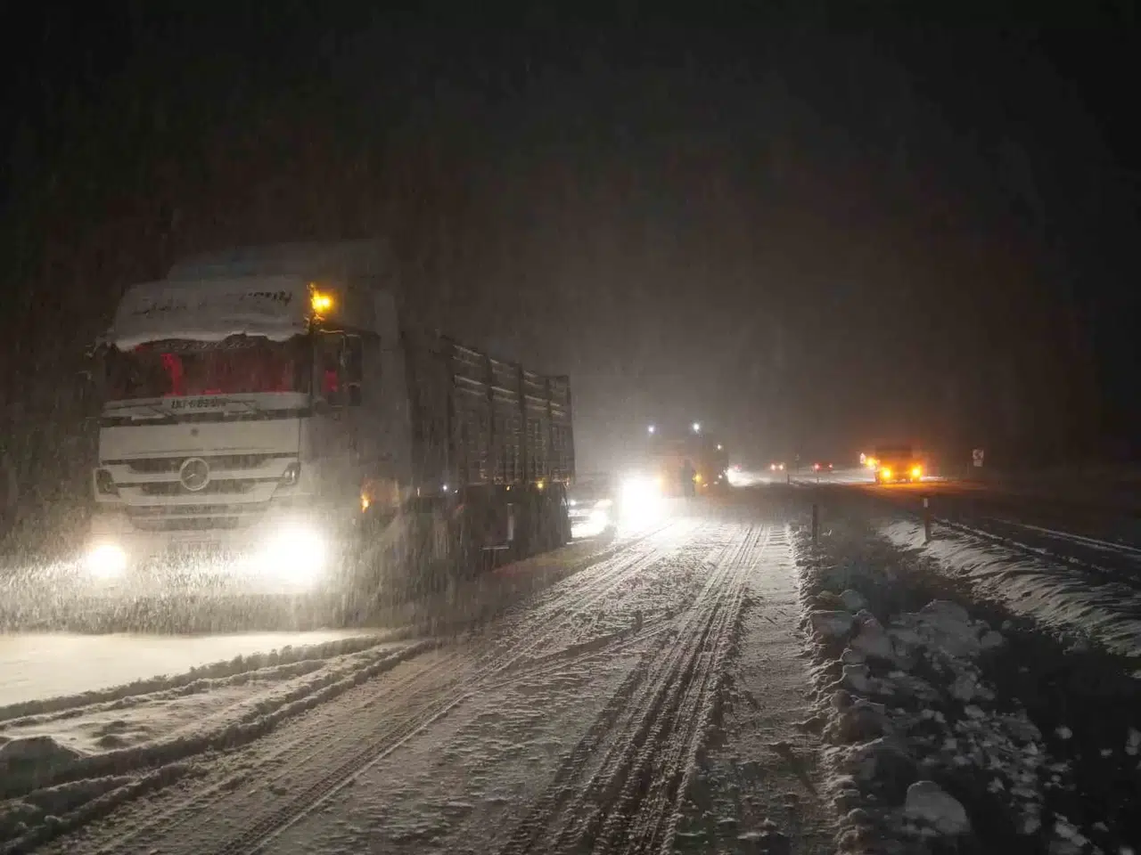 Kar Yağışı Ilgaz Dağı’nda Trafiği Kilitledi, Araçlar Yolda Mahsur Kaldı