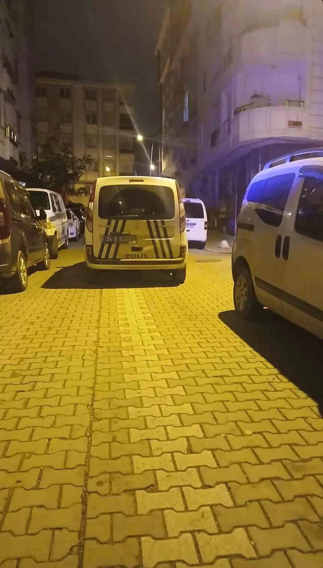 Karısını Boğarak Öldürdü, Polisi Aradı