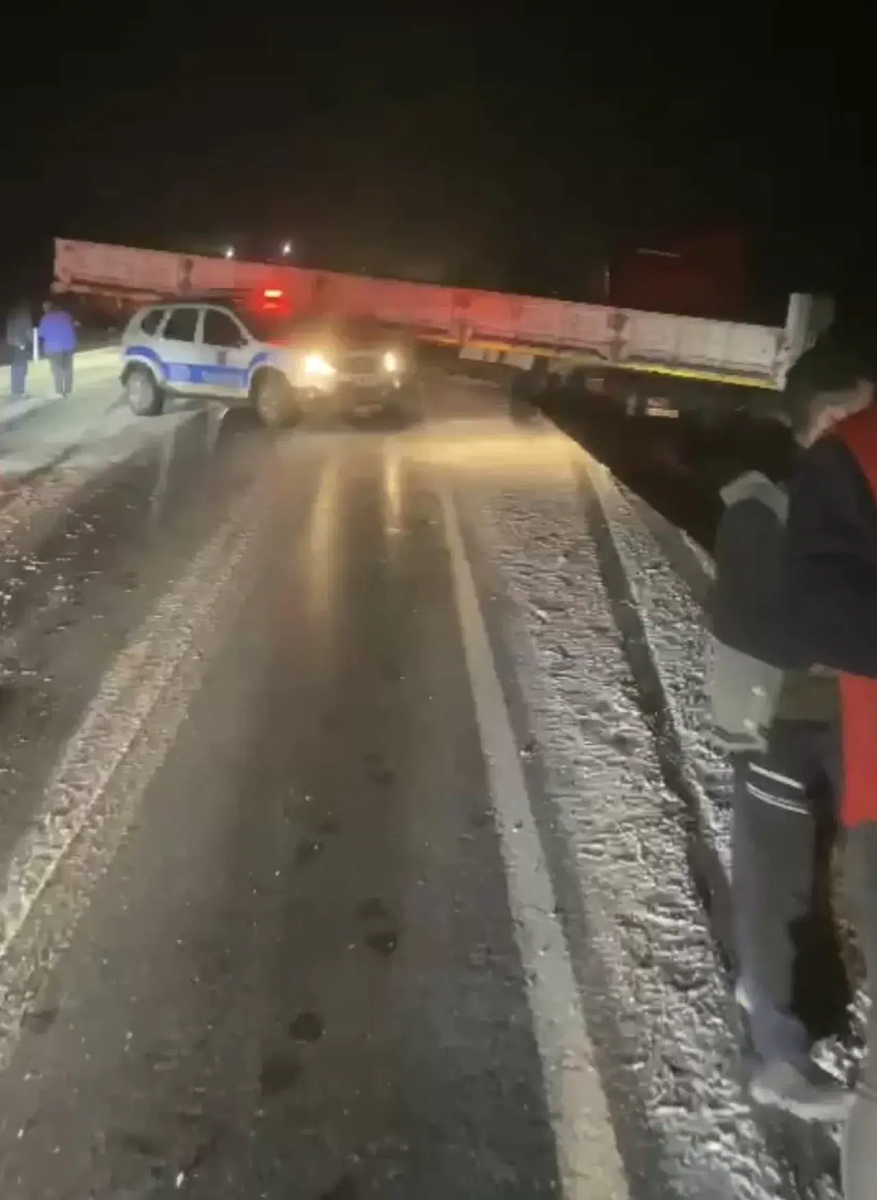 Kayseri’de Tır ve Araba Çarpıştı: 2 Kilometrelik Kuyruk Oluştu