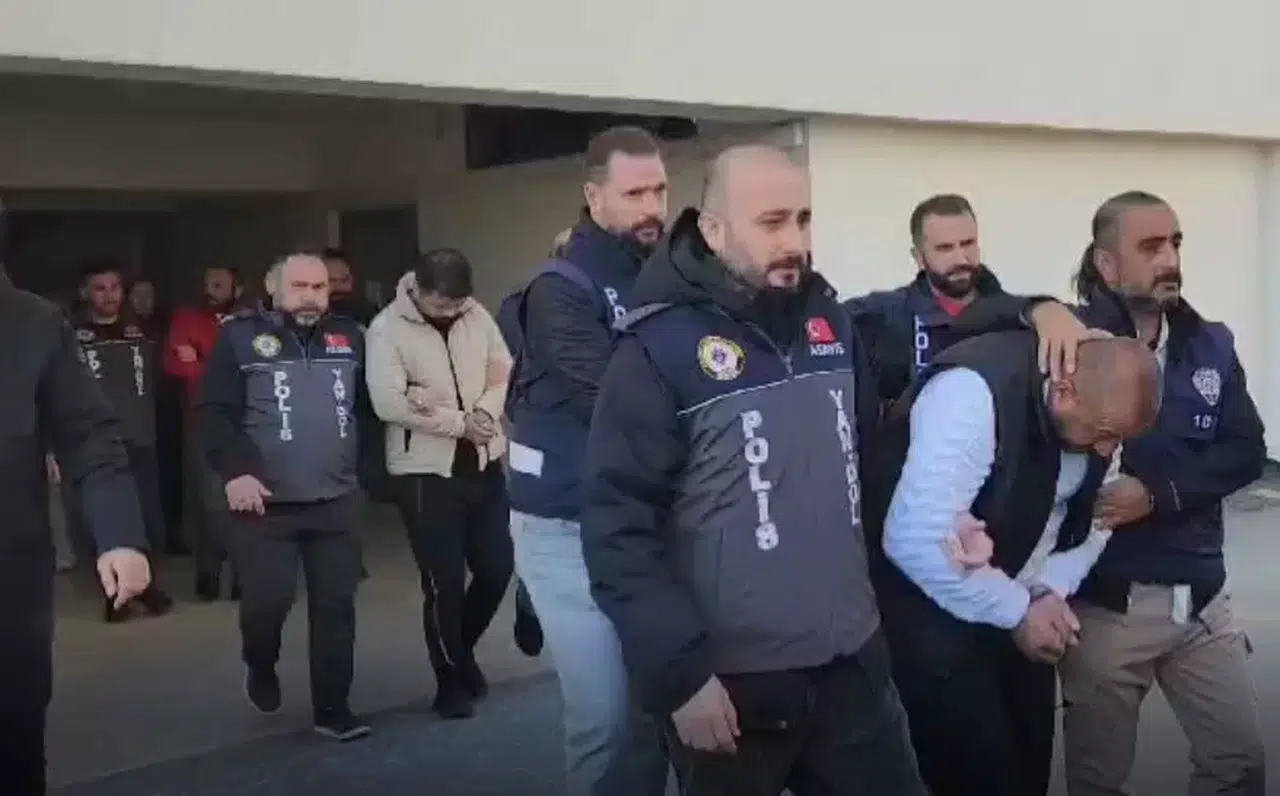 Kredi Çekemeyen Şahısları Tuzağa Düşürüp Dolandıran Çeteye Suçüstü Baskın