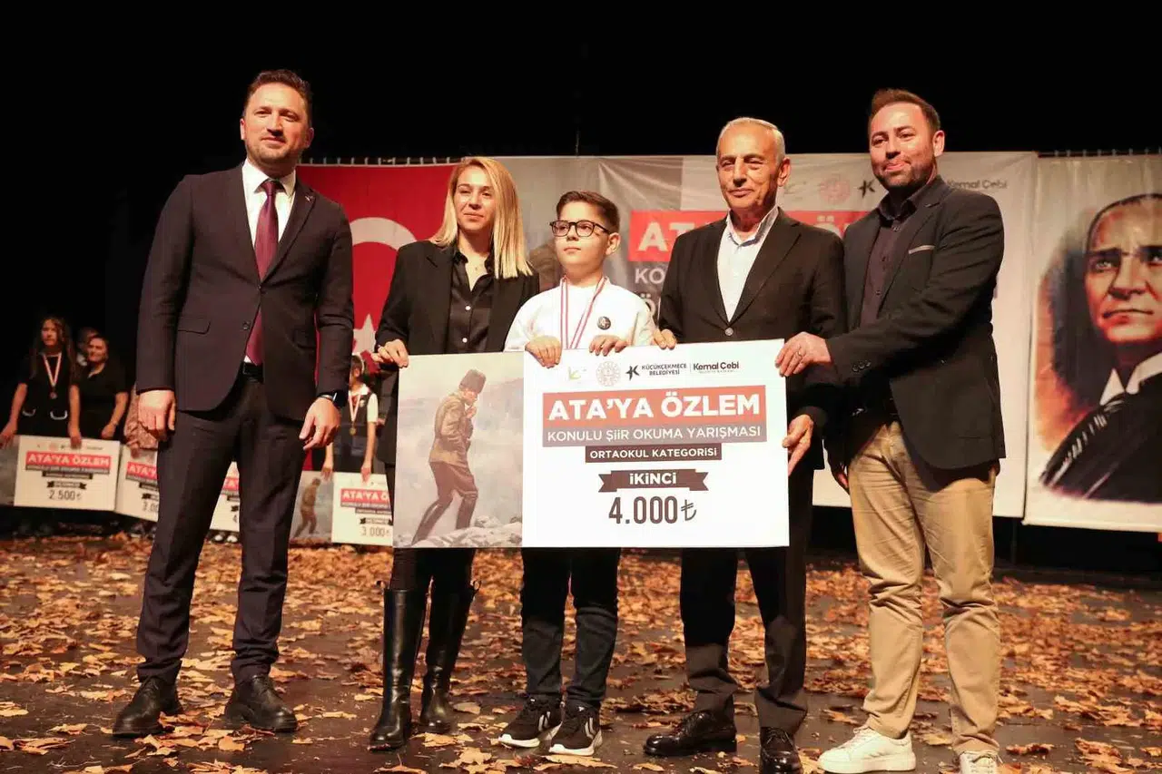 Küçükçekmece Belediyesinin  ‘Ata’ya Özlem’ Bahisli Şiir Okuma Müsabakasının Ödül Merasimi Düzenlendi