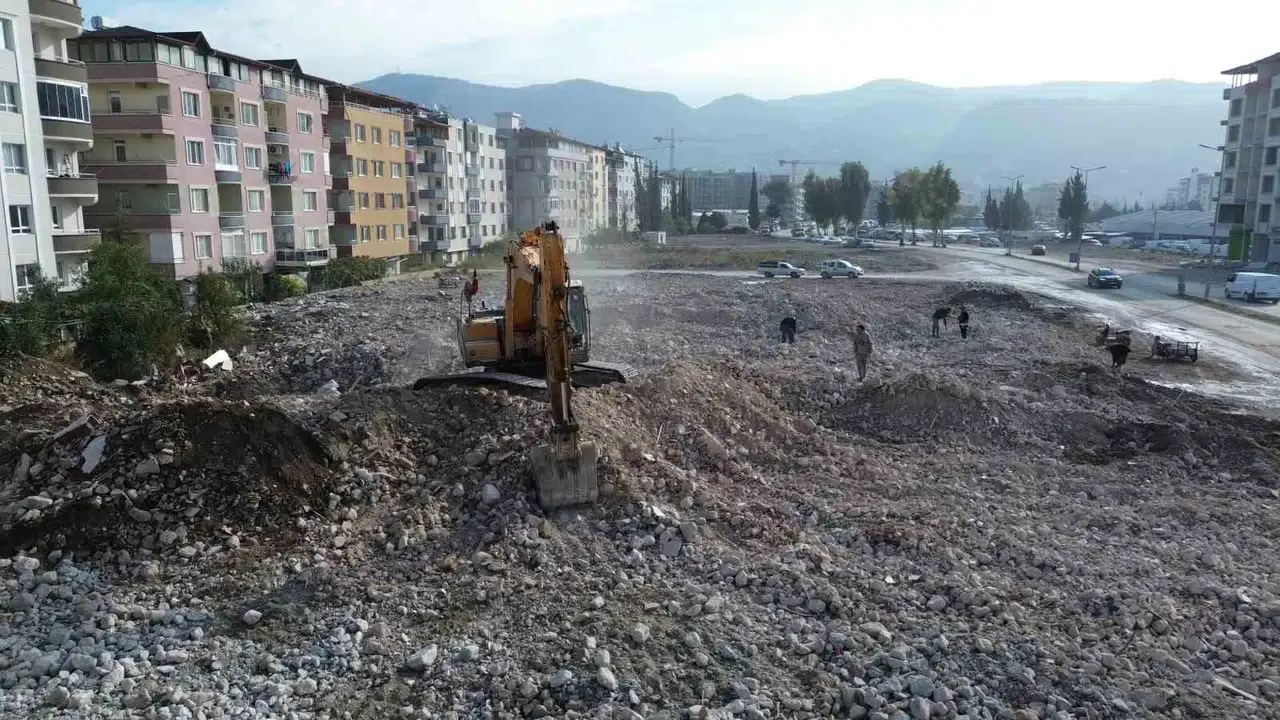 Maaşlarıyla Merak Uyandıran İş Makinası Operatörleri, Uçuk Meblağları Lisana Getirenlere Reaksiyon Gösterdiler