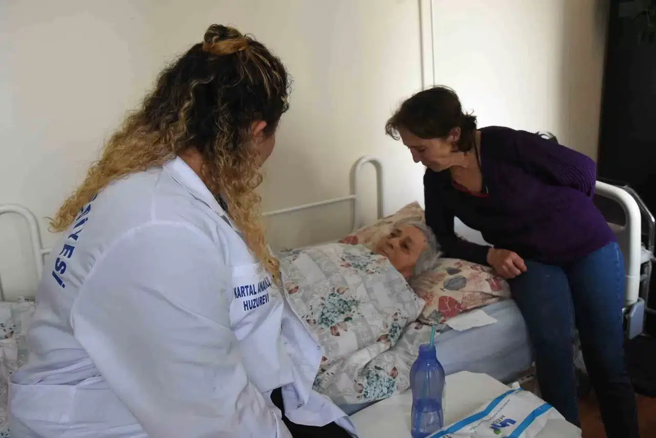 Pendik’te Yatalak Hastalara ‘Evde Refakat Hizmeti’
