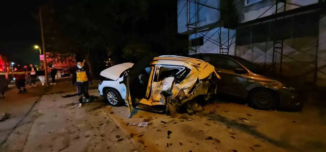 Sakarya’da Ambulans ve Üç Aracın Karıştığı Zincirleme Kaza Kamerada: 1 Meyyit, 3 Yaralı