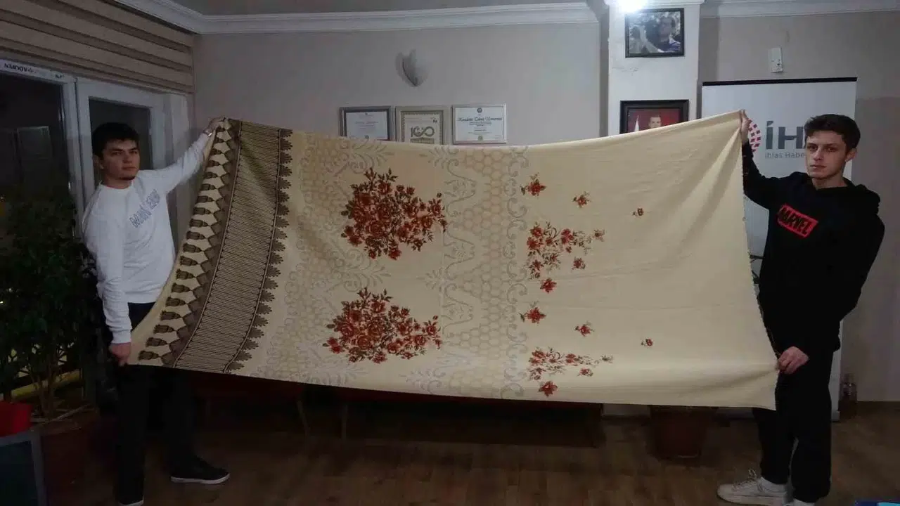 Satıcı Çok, Alan Yok: Anneannesinden Kalan Perdeye Servet İstiyor