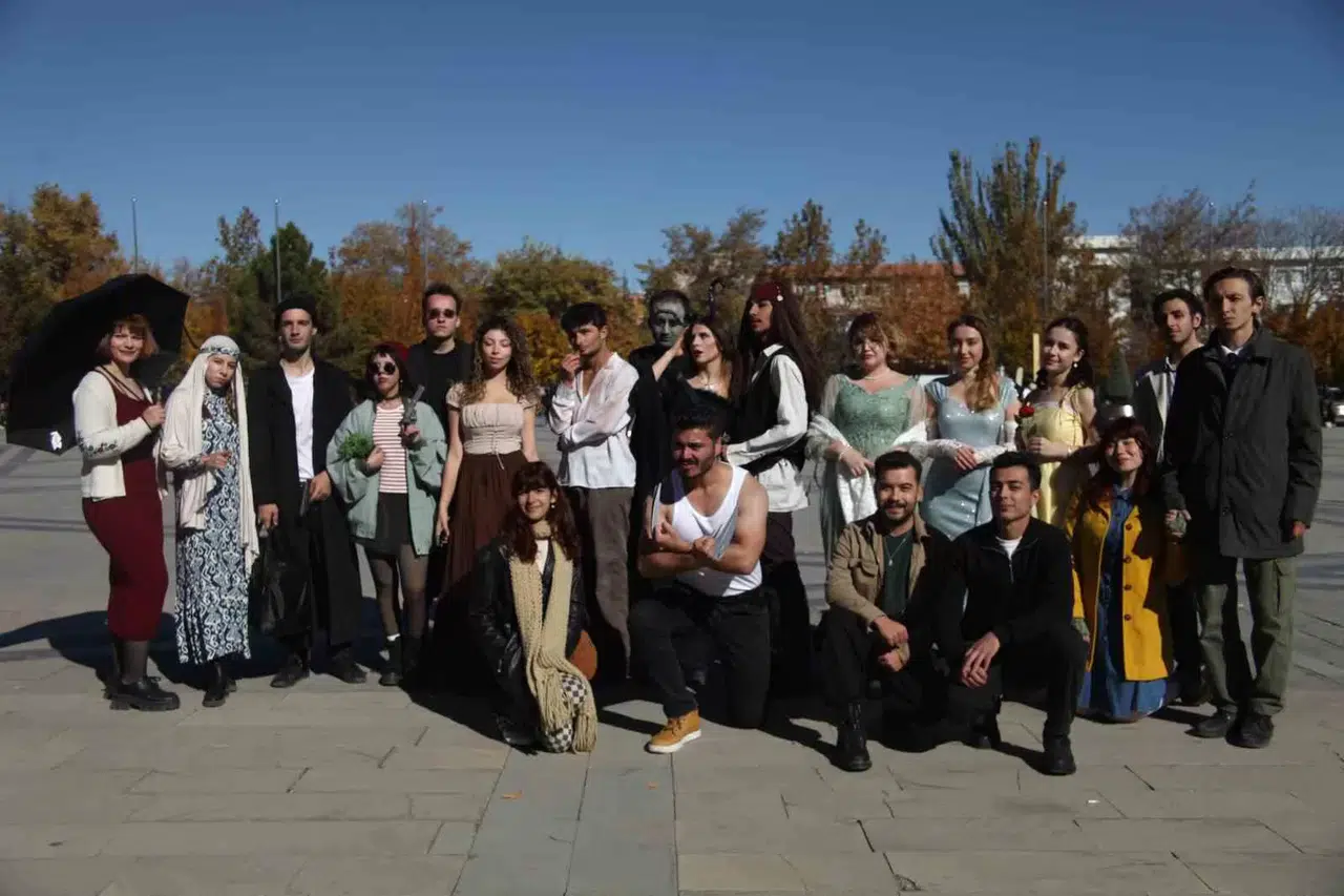 Sinema Karakterleri Üniversite Öğrencileri ile Beden Buldu