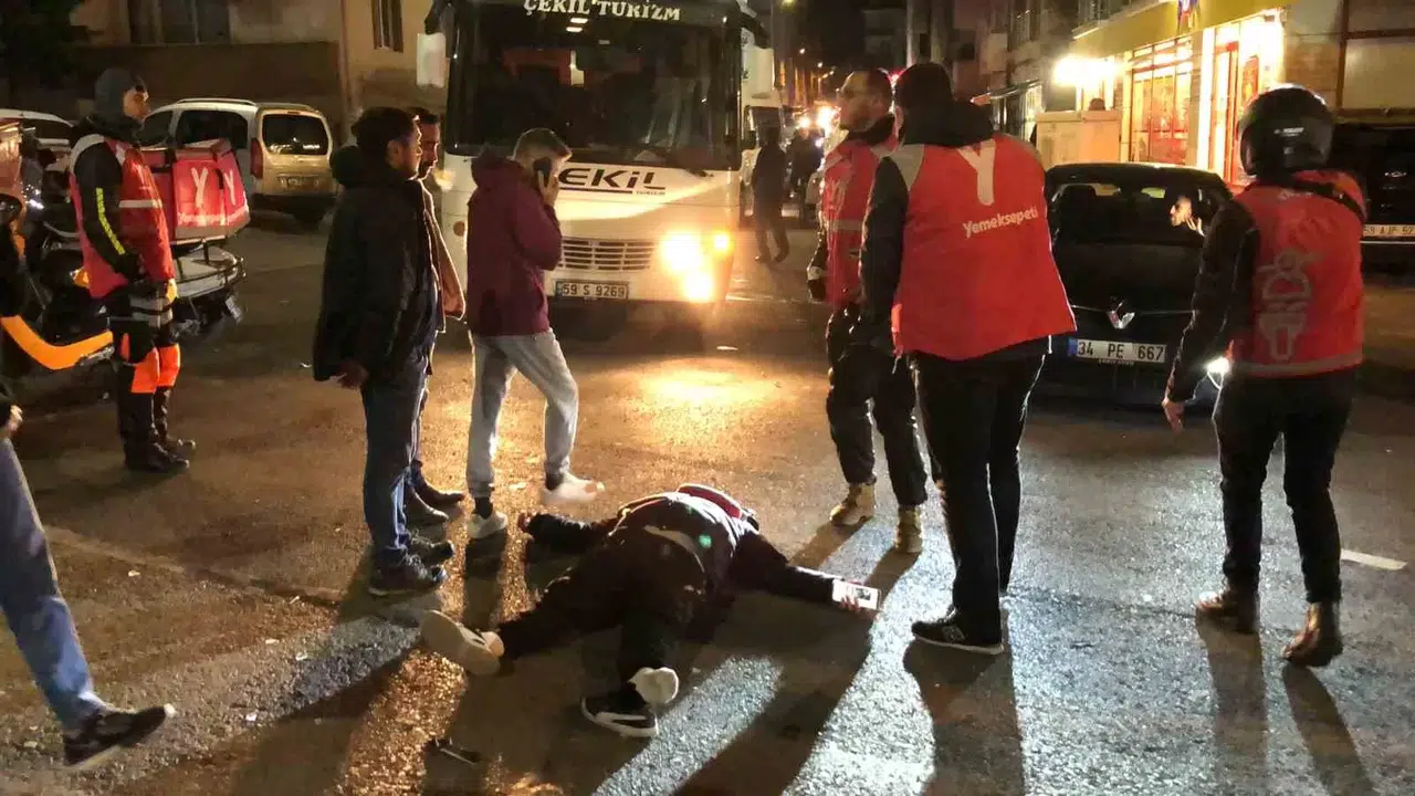 Tekirdağ’da Arabayla Çarpışan Motosikletlinin Yaralandığı Kaza Kamerada