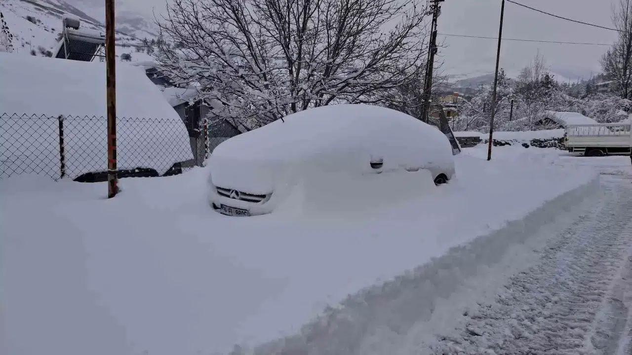 Tunceli’de Kar Esareti: 189 Köy Yolu Ulaşıma Kapandı