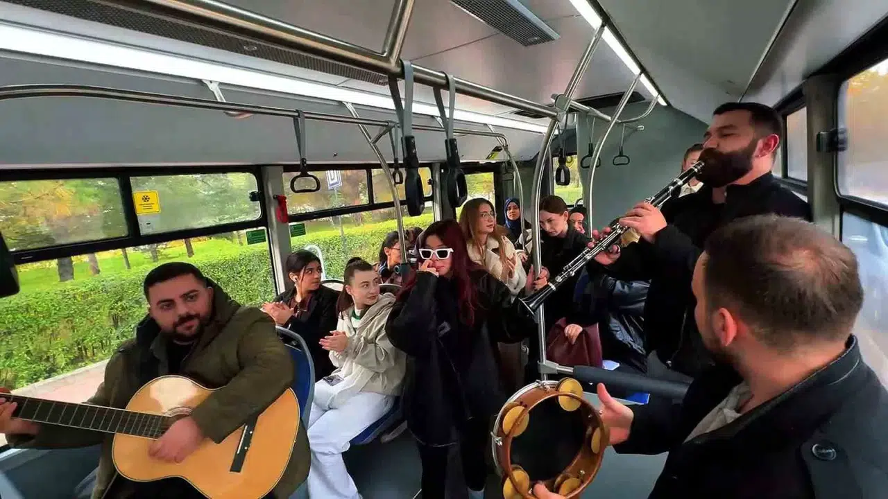 Üniversite Öğrencilerine İmtihan Öncesi Müzikli Süpriz