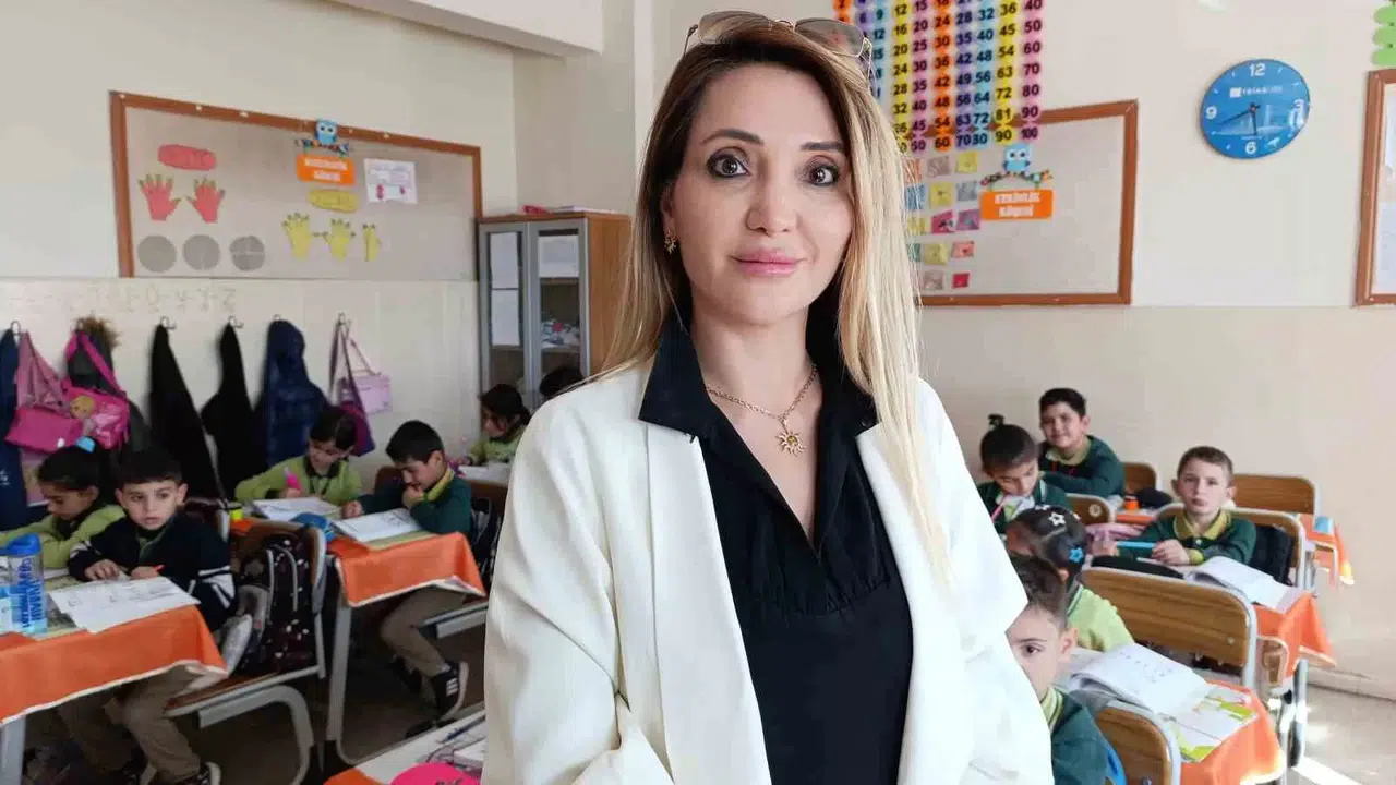 Van’da Öğrencileri İçin Hatıra Kitabı Hazırlayan Öğretmene Bakanlık Mükafatı