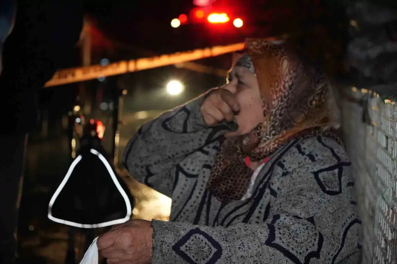 Yangına Uykuda Yakalandı... 83 Yaşındaki Bayan Yanan Konutundan Son Anda Kurtarıldı