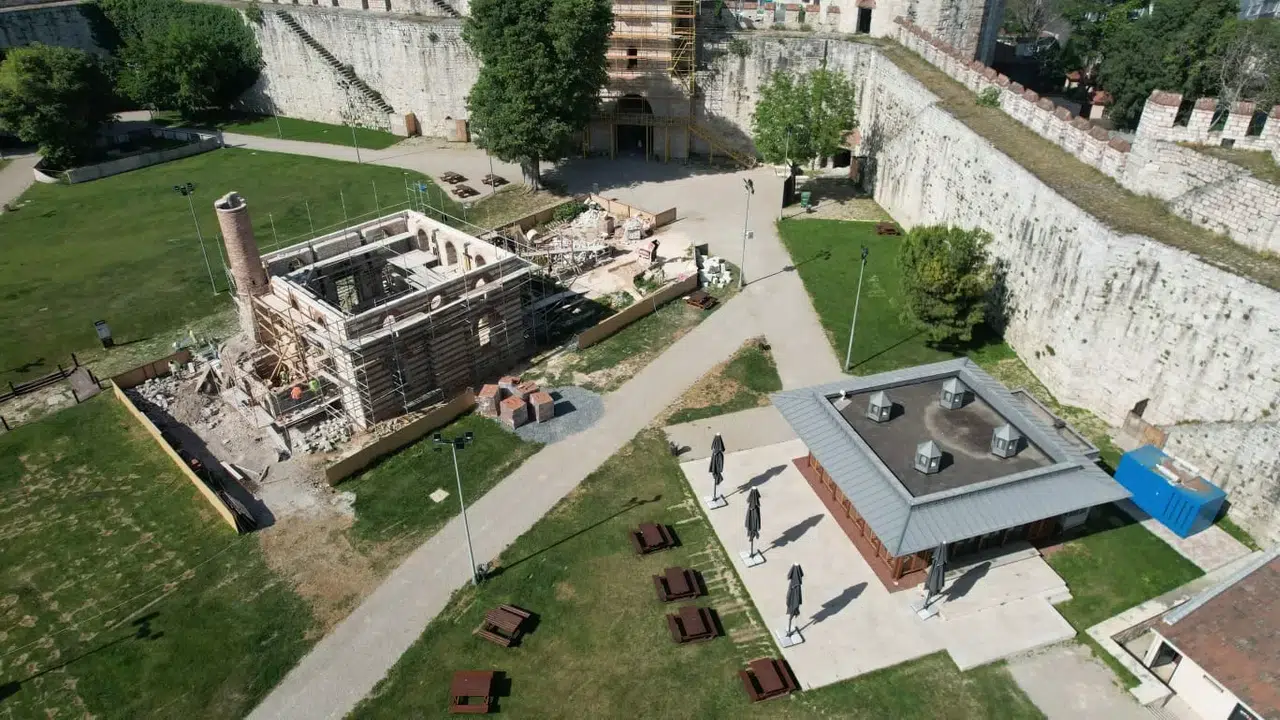 Yedikule Hisarı’ndaki Ecdat Mirası Fatih Mescidi’nin İhya Çalışmalarında Sona Gelindi