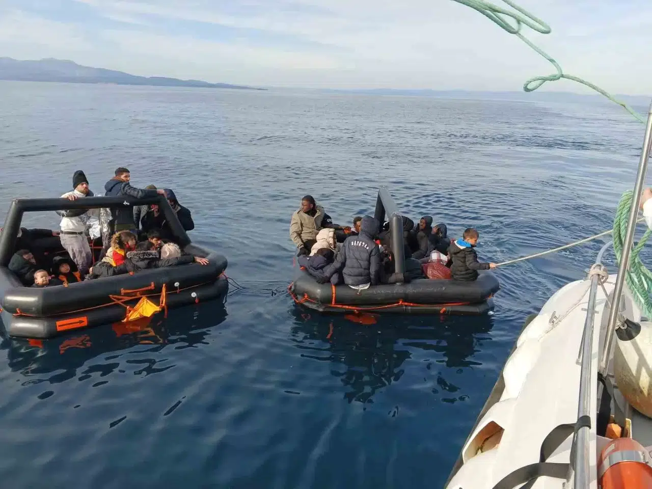 Yunanistan Ögeleri Tarafında Geri İtilen 35 Göçmen Kurtarıldı
