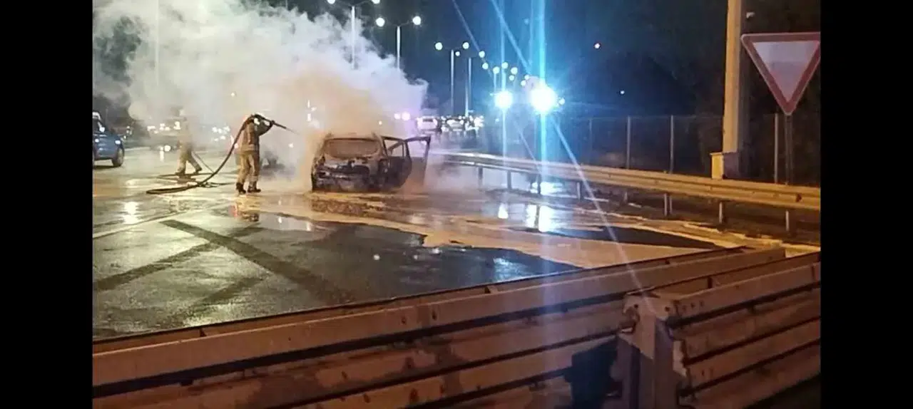 15 Temmuz Şehitler Köprüsü’nde Araba Alev Alev Yandı