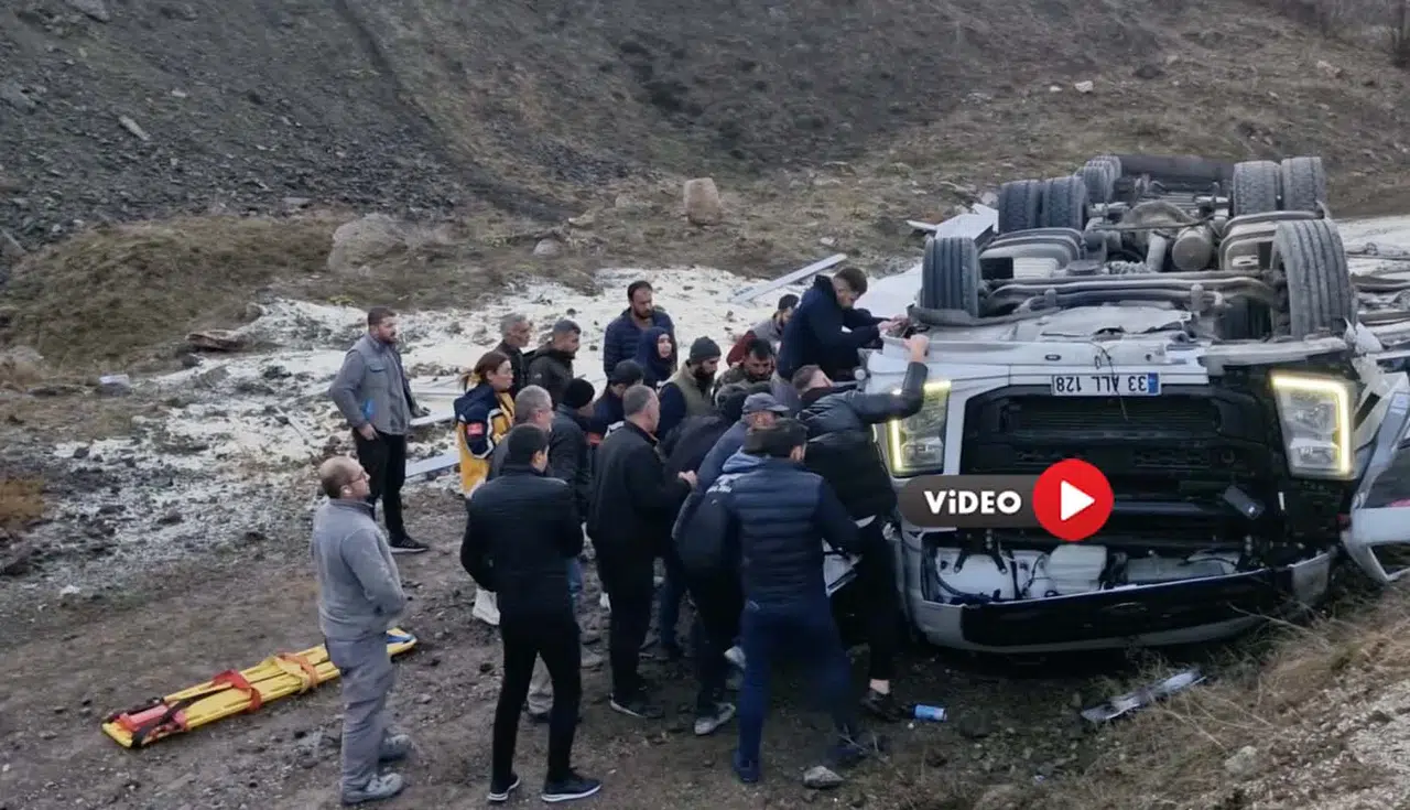 2 TIR Devrildi, 2 Kişi Yaralandı