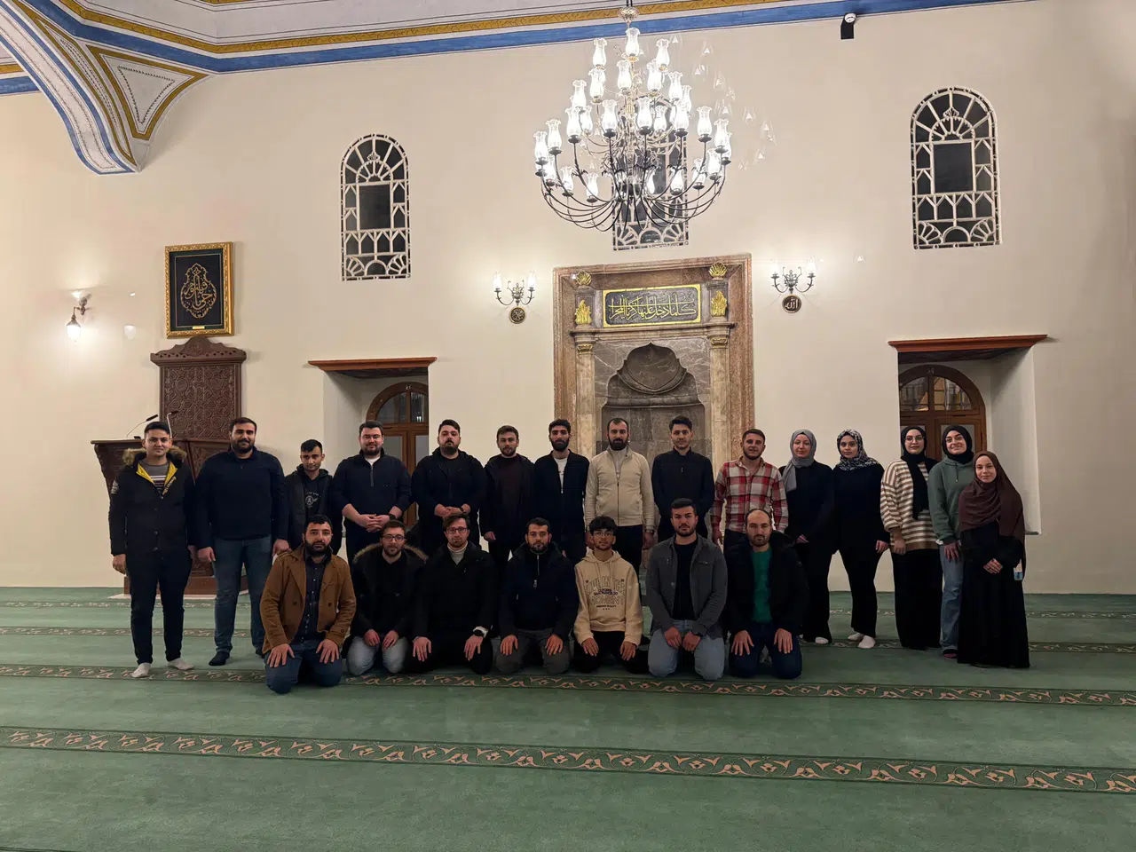 AK Partili Gençler Camileri Temizliyor