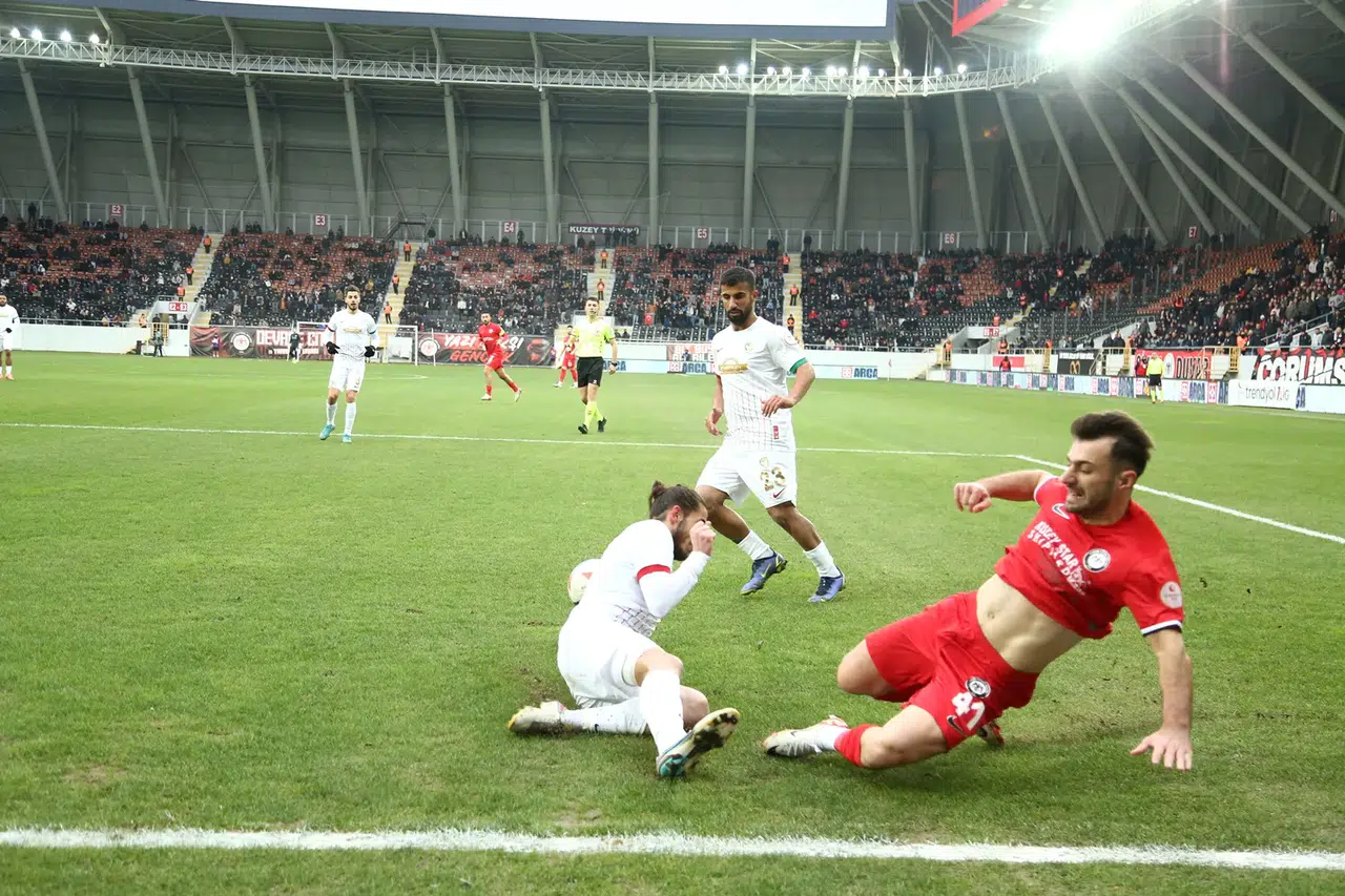 Burak Süleyman Kırmızı Kart Gördü