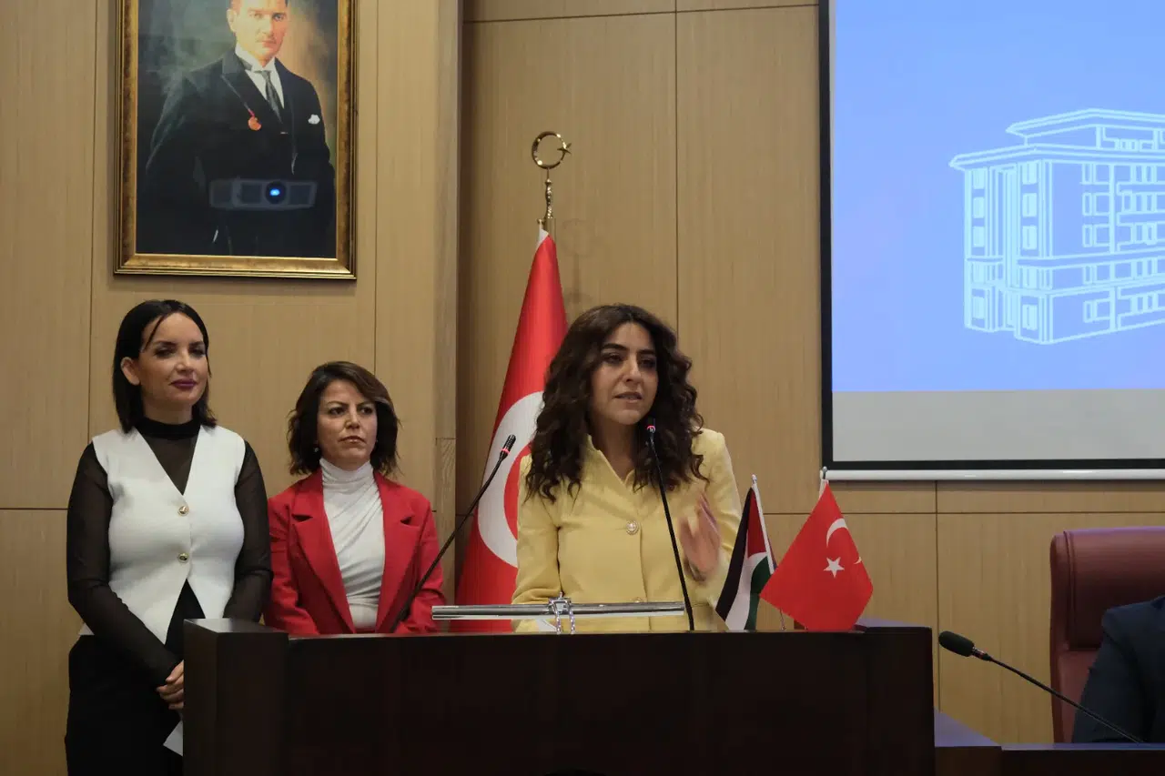 CHP’li Kadınlardan Atatürk’e Teşekkür