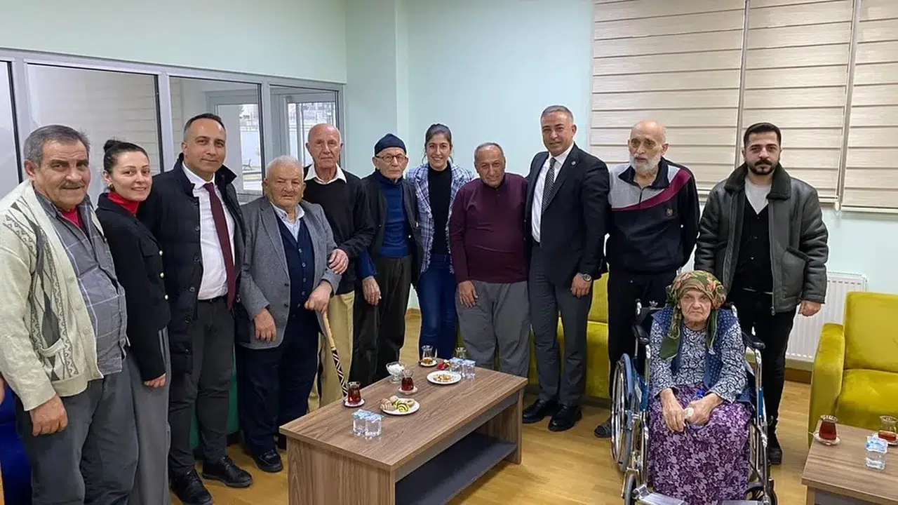 CHP’lilerden Huzurevine Ziyaret