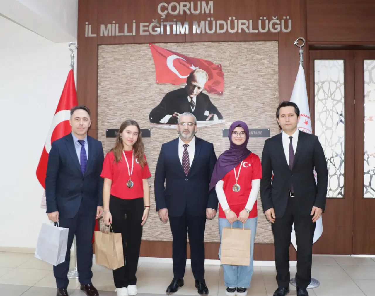Çağlar, Dereceye Giren Öğrencileri Ödüllendirdi