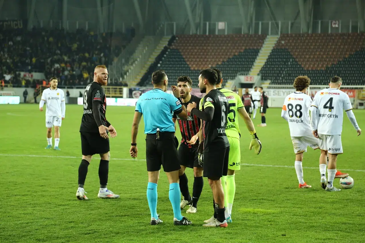 Çorum FK’ye Ceza Yağdı
