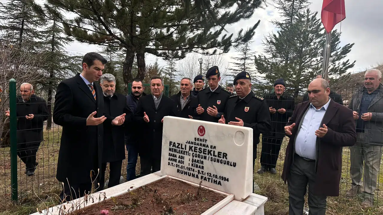 Dere, Şehit Babasını Uğurladı